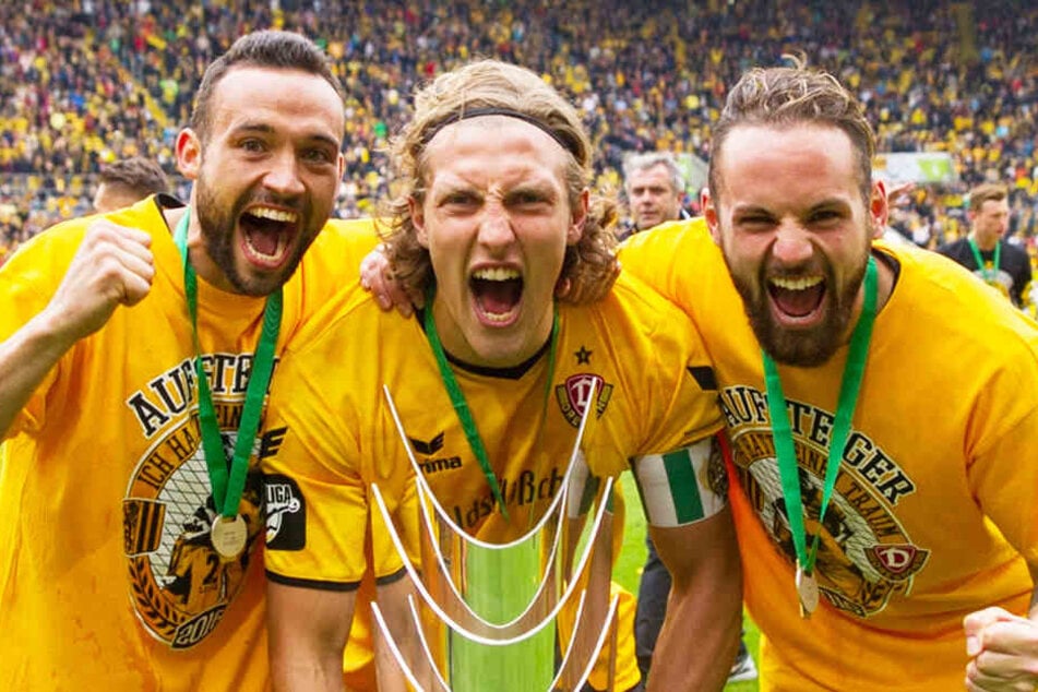 Fabian Müller, Michael Hefele und Giuliano Modica feierten in Dresden gemeinsam den Aufstieg in die zweite Liga.