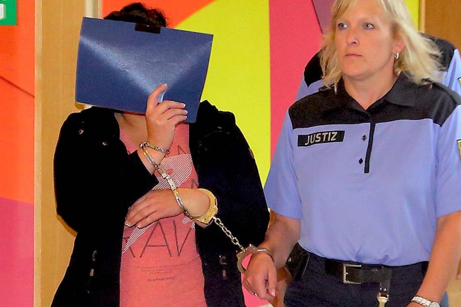 Susanna S. (29 auf dem Weg zum Gerichtssaal.