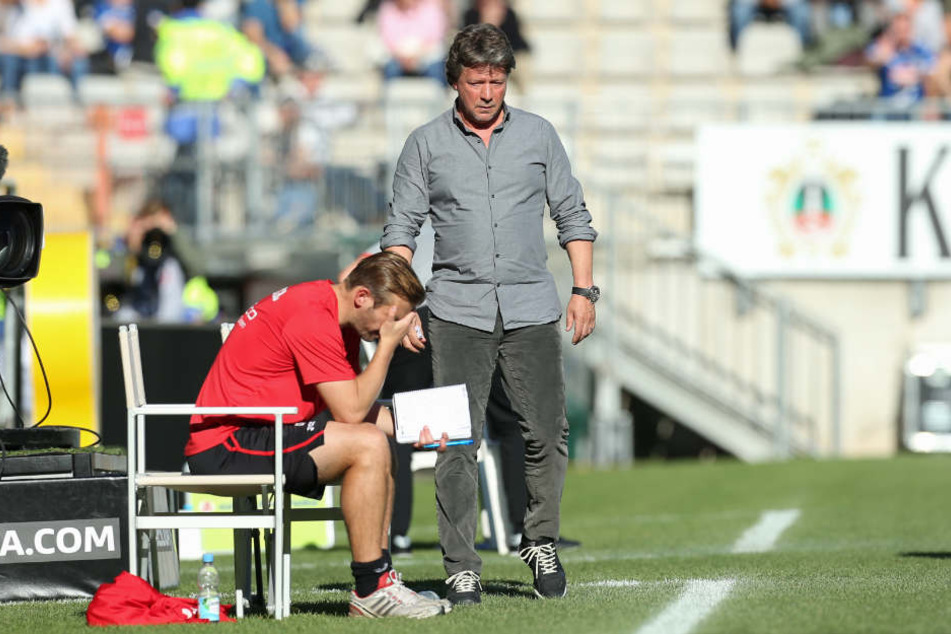 Co-Trainer Carsten Rump (l.) und Jeff Saibene nach dem 0:2 gegen Düsseldorf.