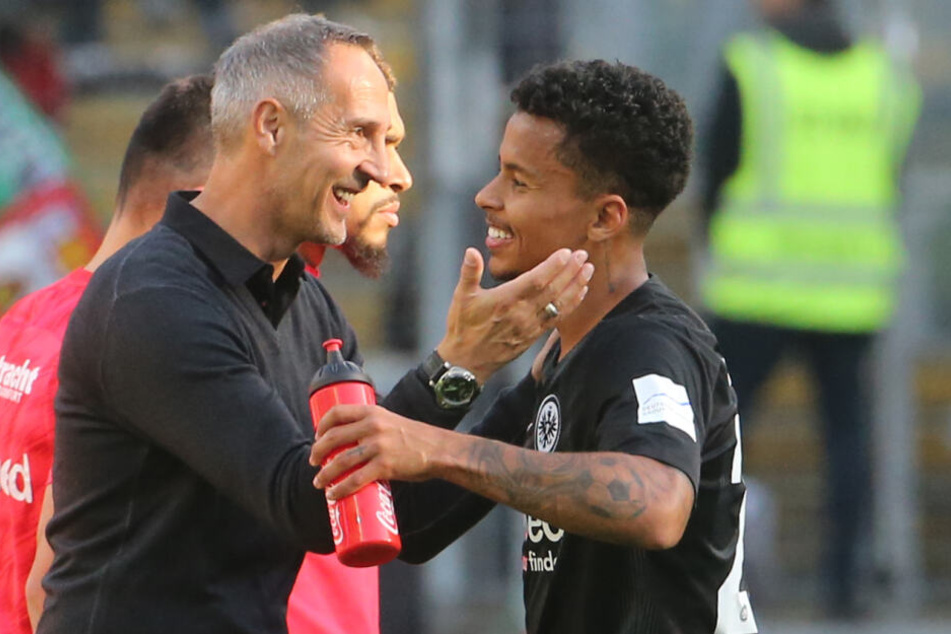 Trainer Adi Hütter herzt Allan (re.), doch durchsetzen konnte sich der Brasilianer nicht.