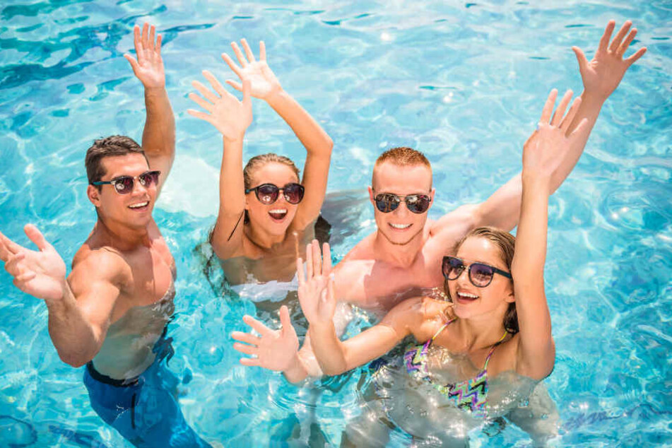 Das gute Wetter lockte in diesem Jahr besonders viele Menschen ins Freibad (Symbolbild).