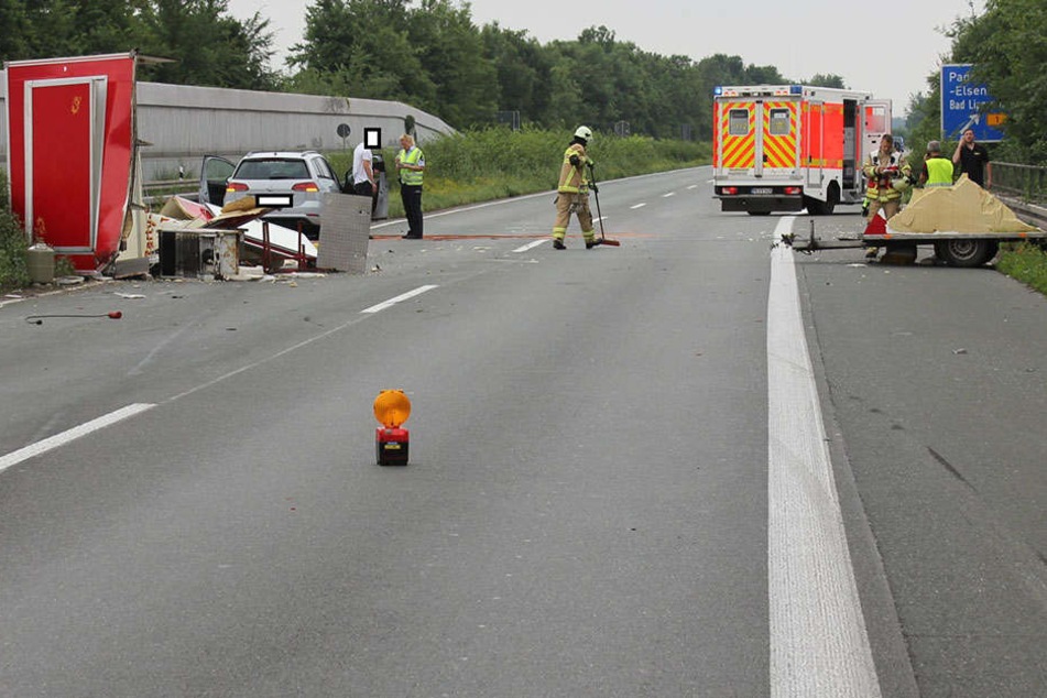 Unter Alkoholeinfluss soll der 24-jährige Fahrer in den Imbisswagen gekracht sein.