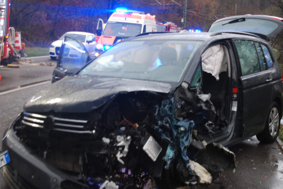 Der entgegenkommende Fahrer wurde schwer verletzt.