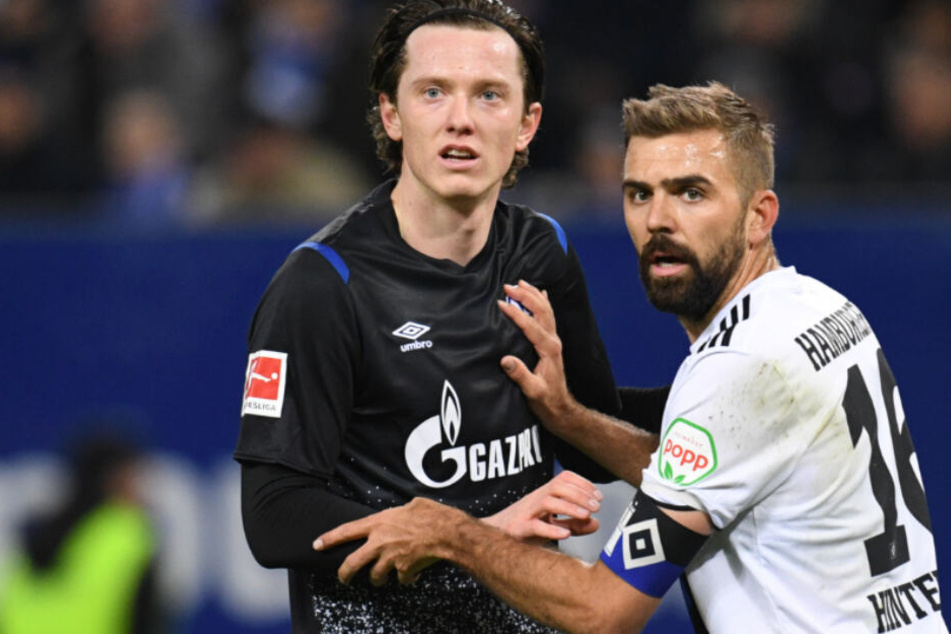 HSV-Stürmer Lukas Hinterseer sieht sich und seine Mannschaft noch vor einem langen und schwierigen Weg.