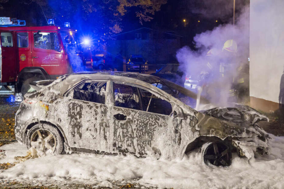 Der Honda brannte komplett aus.