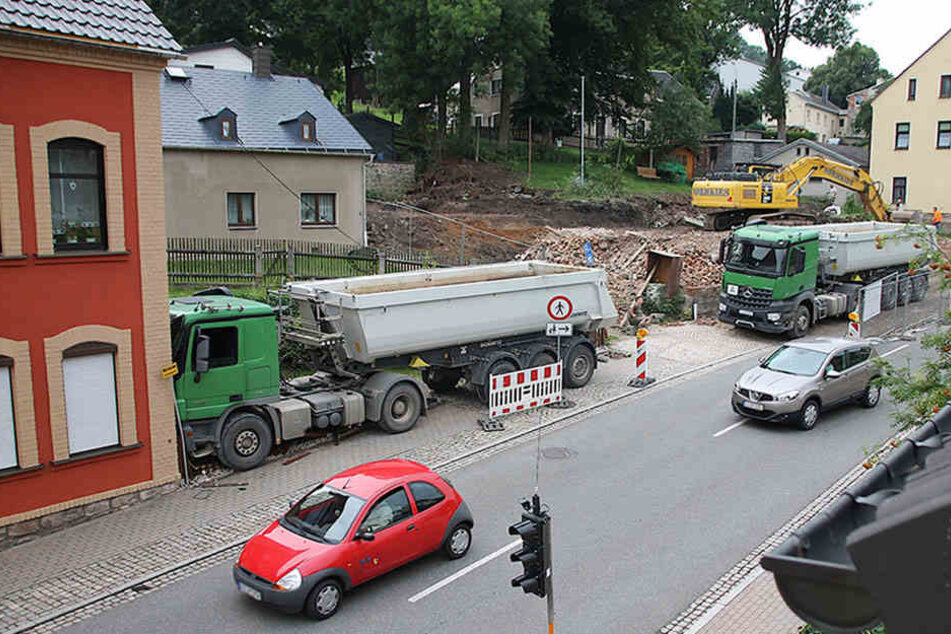 Der Lkw krachte gegen das frisch sanierte Haus.