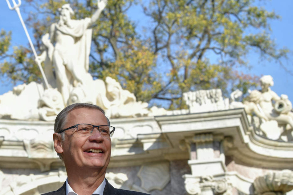 Sein Geld hat wieder mal Gutes bewirkt: Günther Jauch (62) strahlte im Schlosspark Sanssouci mit der Sonne um die Wette.
