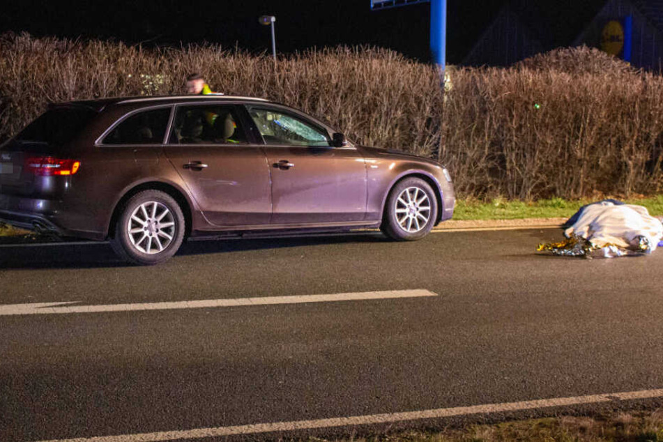Der Audi erfasst den 58-jährigen Roßtaler.