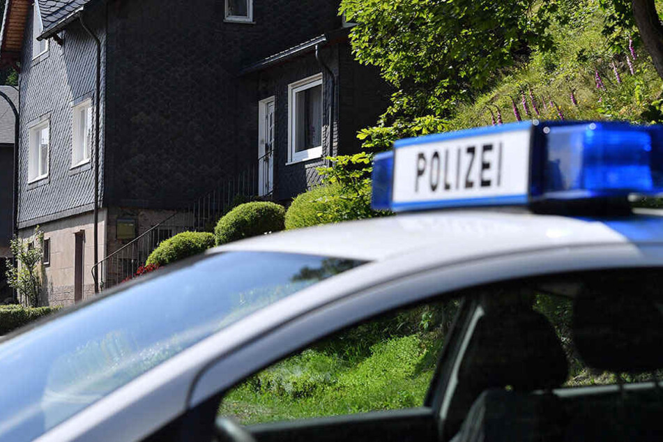In Hannover starb ein Mann, als er aus dem Treppenhausfenster stürzte.
