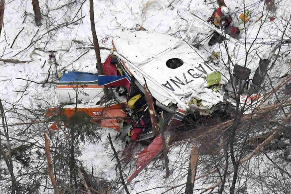 In Japan sind mindestens drei Menschen bei einem Hubschrauber-Absturz gestorben.