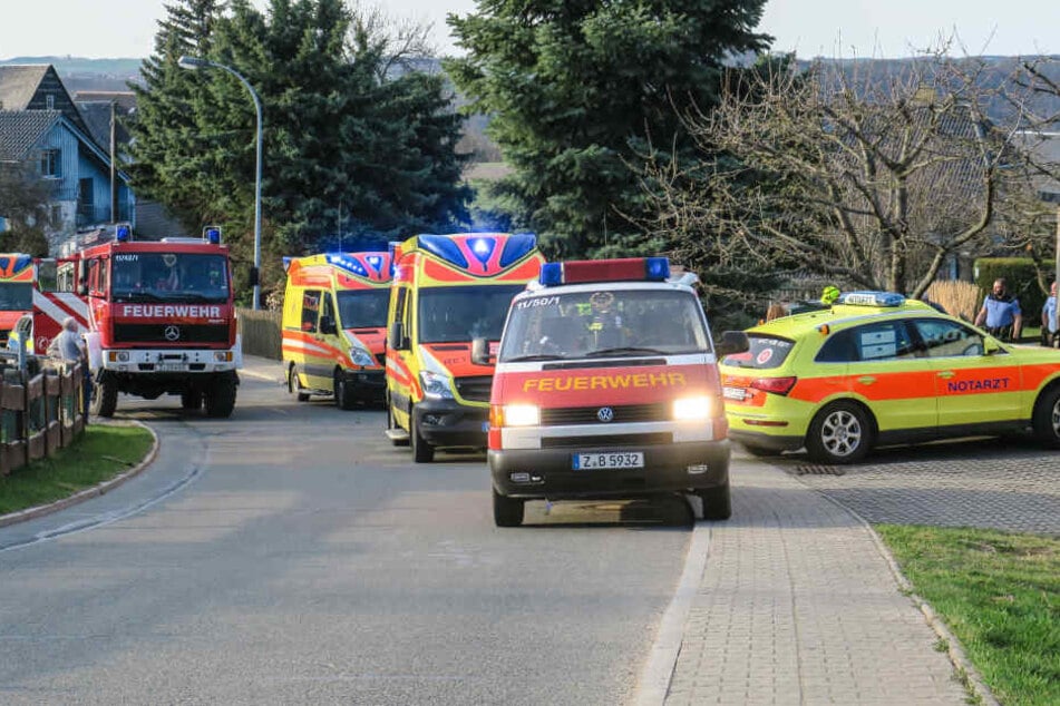Zwei Personen wurden bei dem Unfall schwer verletzt.
