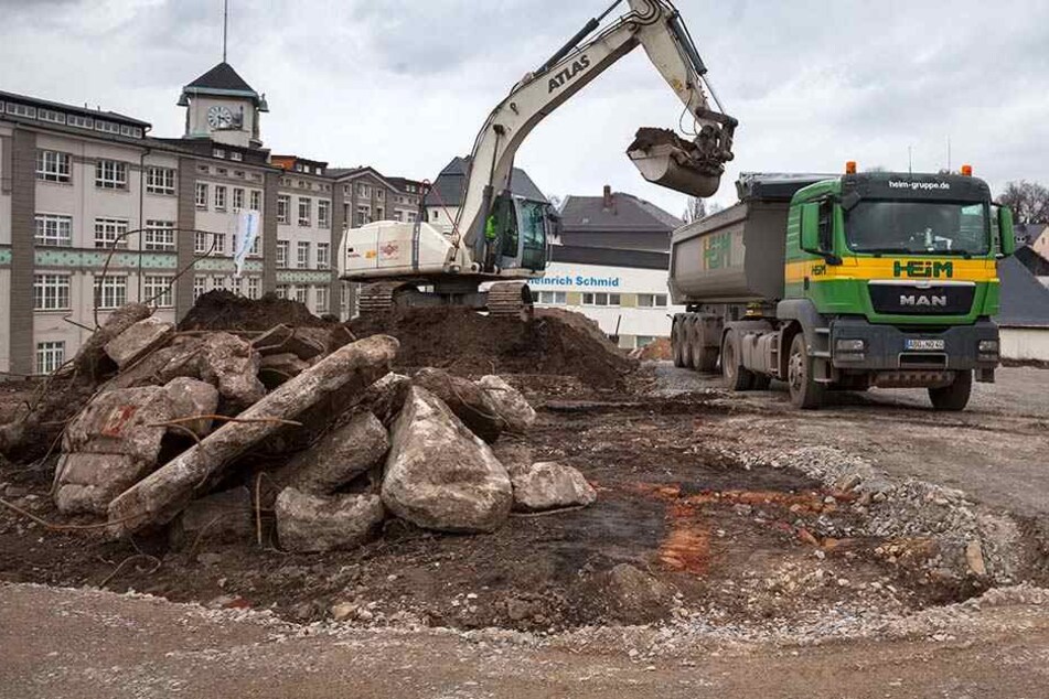 Eine Brache verschwindet: Gegenüber der Turmpassage baut Norma einen neuen Supermarkt.