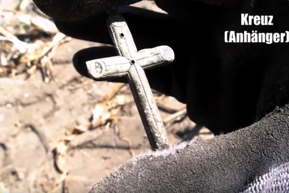 Das alte Kreuz diente früher vermutlich als Anhänger.