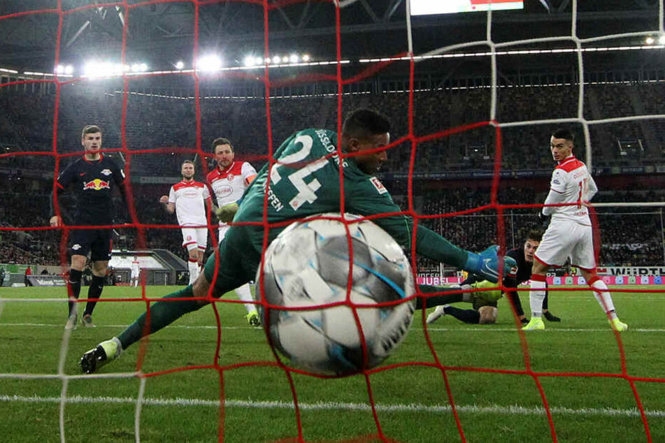 Patrik Schick (hinten, 2. v.r.) erzielte seinen zweiten Saisontreffer bereits nach 64 Sekunden, Zack Steffen war ohne Abwehrchance.