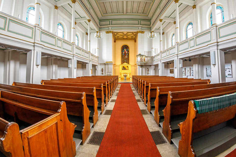 Schon mehrfach wurde in die schöne Emmauskirche in Freital eingebrochen.
Diesmal verschwanden die ideell unersetzbaren Heiligtümer.