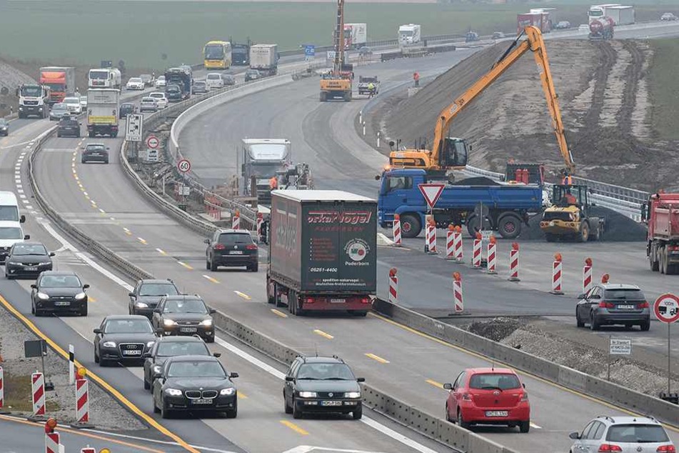 Frisch asphaltiert? Kein Problem für den Mann, er fuhr trotzdem durch... (Symbolbild).