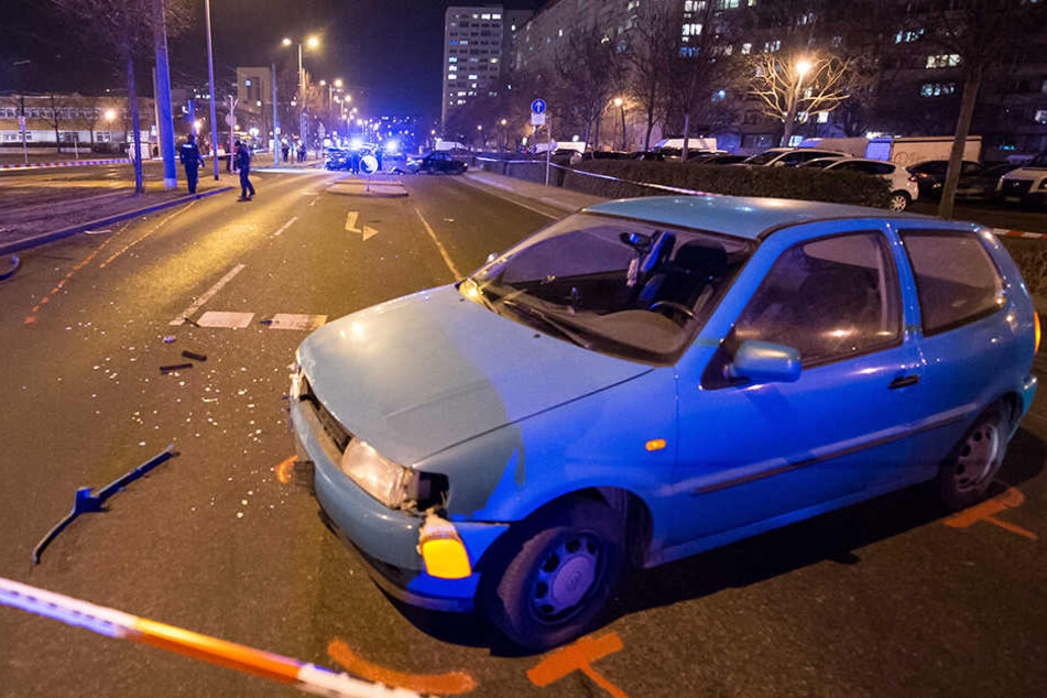 Zuerst stieß der Streifenwagen mit diesem VW Polo zusammen.