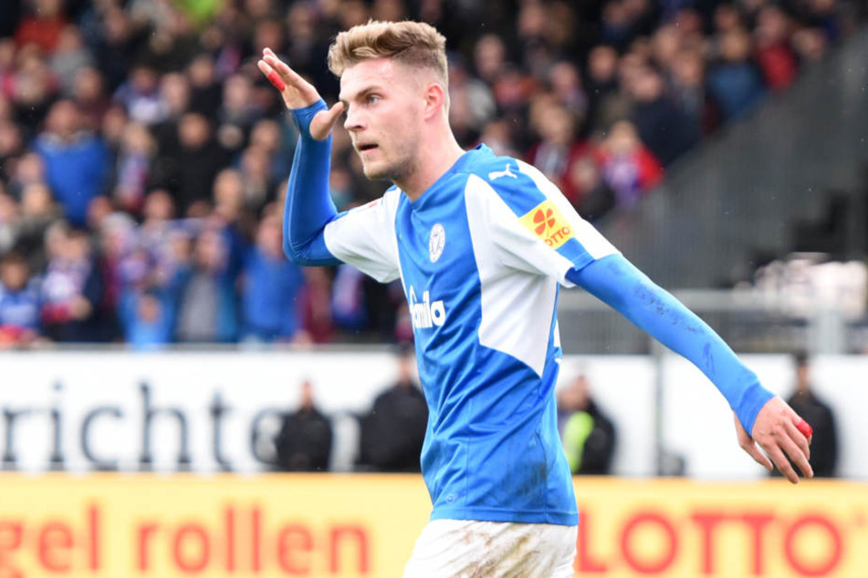 Marvin Ducksch feiert seinen Treffer zum 1:0 für Kiel.