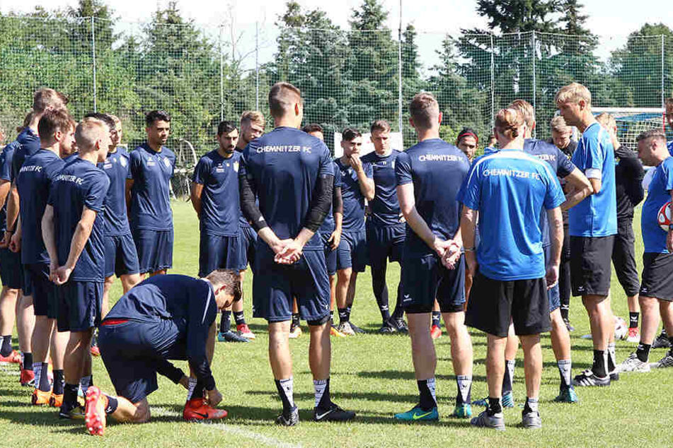 Trainer David Bergner holte zum Abschluss in Templin seine Schäfchen nochmal zusammen. Er zog ein zufriedenes Fazit. Die Tage in der Uckermark haben sich für ihn gelohnt.