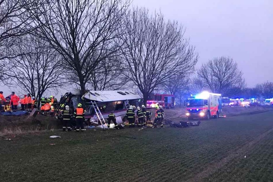 Bei dem Unfall kamen drei Menschen ums Leben, 30 wurden verletzt.