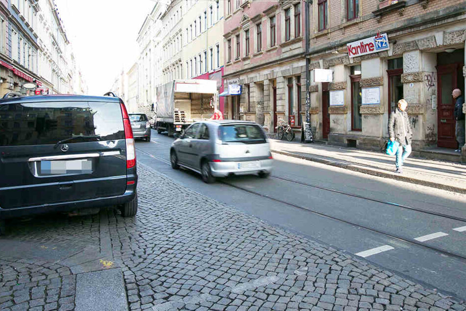 Auf der Görlitzer Straße klauten die Diebe das Portemonnaie eines Sprinter-Fahrers und besprühten ihn mit Reizgas.