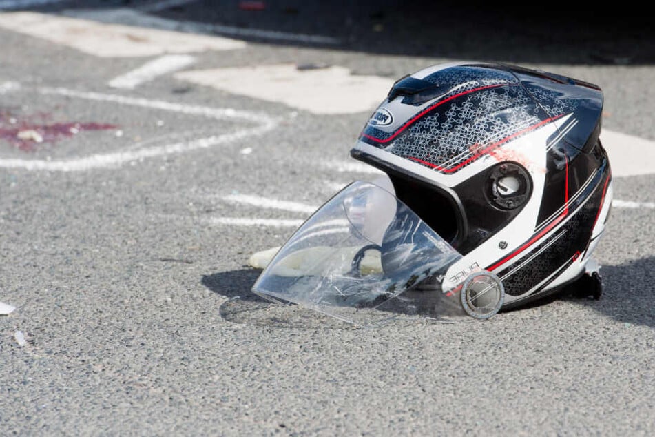 Der 23-jährige Motorradfahrer starb noch am Unfallort. (Symbolbild)