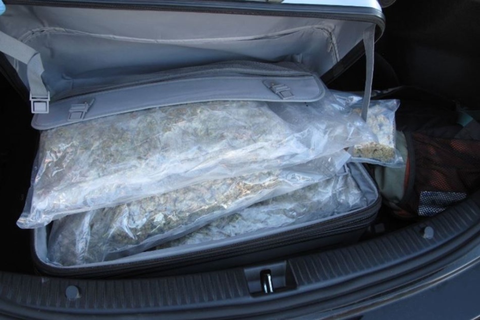 Im Kofferraum befand sich ein Koffer mit Marihuana.