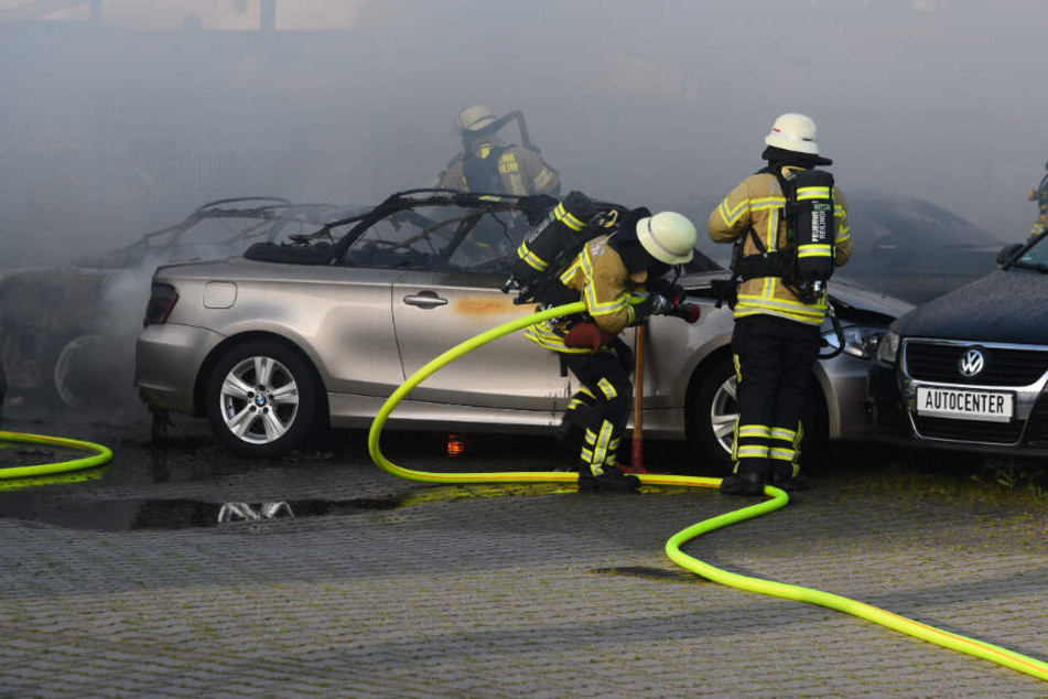 Die Feuerwehr ist mit über 40 Mann im Einsatz.