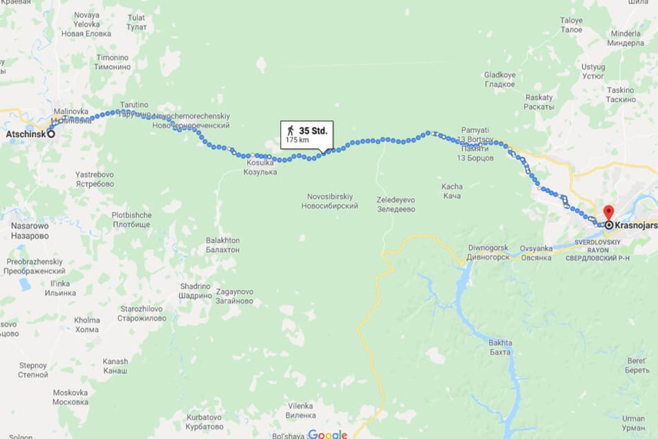 Laut Google Maps benötigt man als Mensch zu Fuß um die 35 Stunden, um von Achinsk nach Krasnojarsk zu gelangen.
