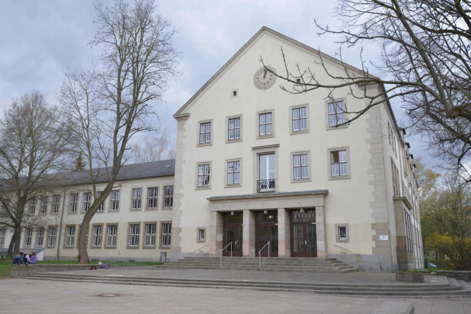 Die Annenschule liegt direkt im Chemnitzer Zentrum. In unmittelbarer Entfernung prügelten sich am Freitagmittag die Jugendlichen. (Archivbild)