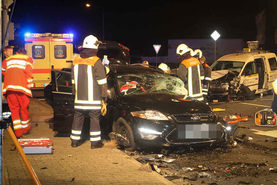 Marion S. musste aus dem Ford herausgeschnitten werden.