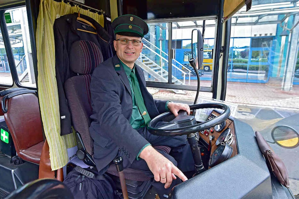 Ralf Großkopf (51), sonst bei der CVAG für Verkehrstechnik zuständig, setzte sich hinters Steuer des Ikarus-Gelenkbusses.