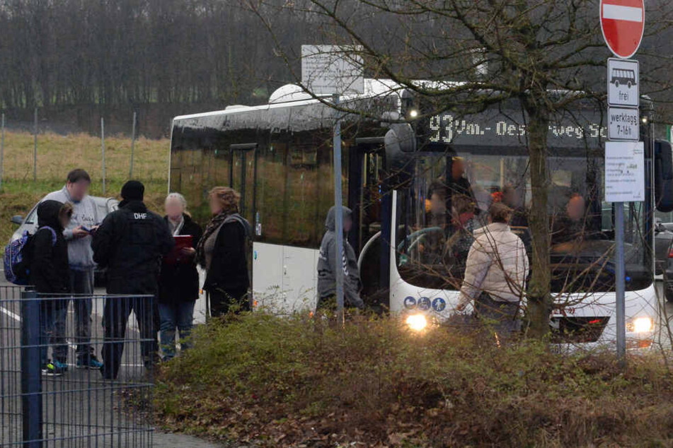 Die Schüler wurden in Bussen untergebracht.