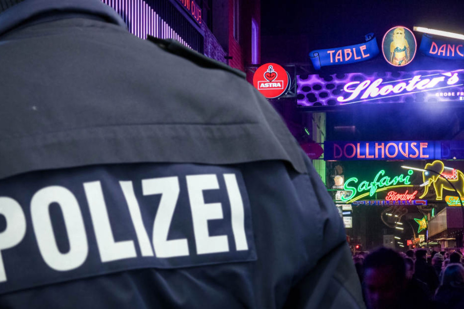 Als die Polizei in dem Club auf der Reeperbahn eintraf, hatte der 21-Jährige bereits schwere Verletzungen. (Symbolbild)
