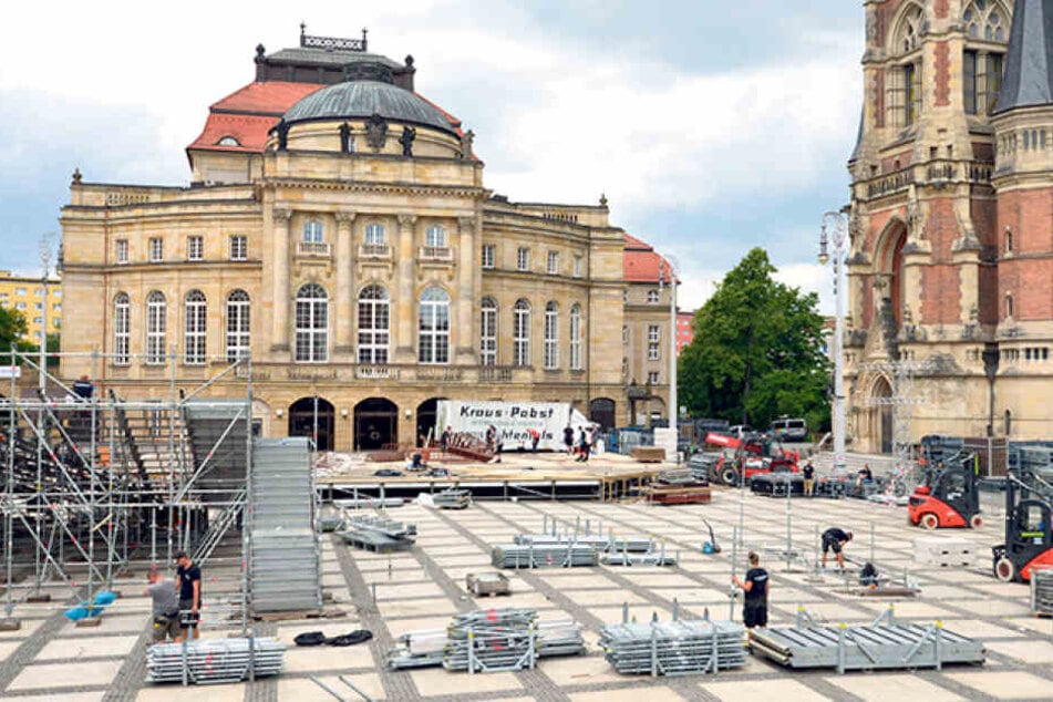 Das Sommer-Open-Air auf dem Theaterplatz mit „My Fair Lady“ ist Geschichte.
Nun sind die Filmnächte an der Reihe. Der Aufbau läuft.