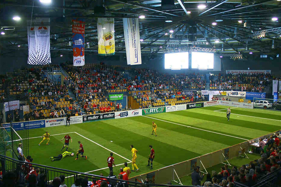 Das Kommen hat sich wirklich gelohnt: 3500 Zuschauer sahen in der Stadthalle 80 Tore