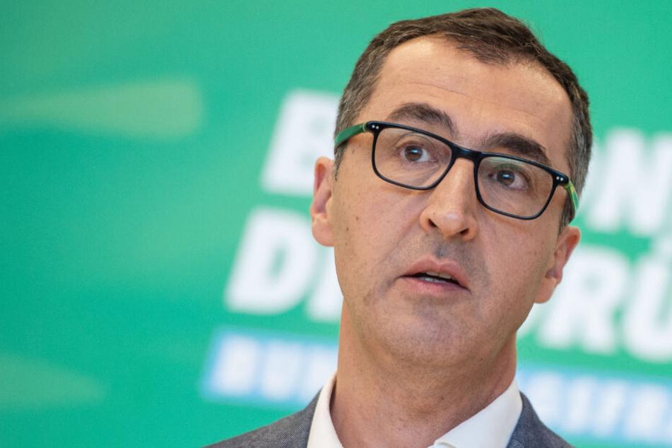 Cem Özdemir (53, Grüne) kann sich auf den Begleitschutz durch das LKA verlassen.