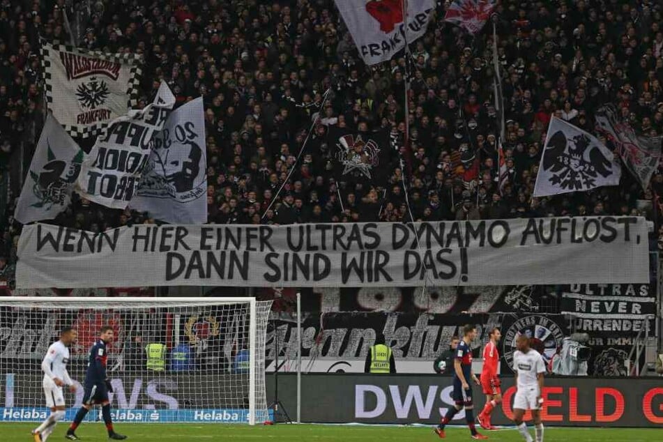Die Eintracht Frankfurt-Anhänger präsentierten dieses Banner.