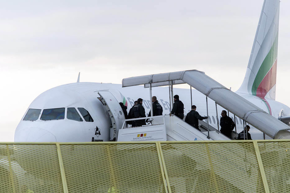 Manchmal verweigern Piloten oder Fluggesellschaften die Rückführungen.