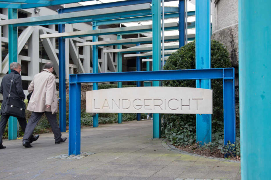 Vor dem Bielefelder Landgericht findet der Prozess statt.