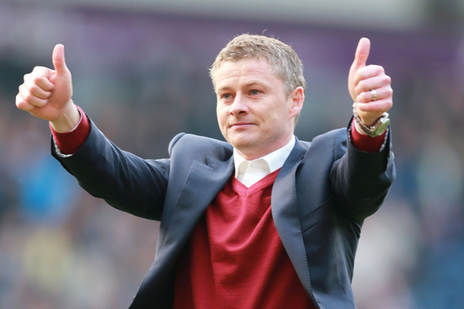 Der englische Fußball-Rekordmeister Manchester United hat den früheren Profi Ole Gunnar Solskjaer als neuen Trainer vorgestellt.