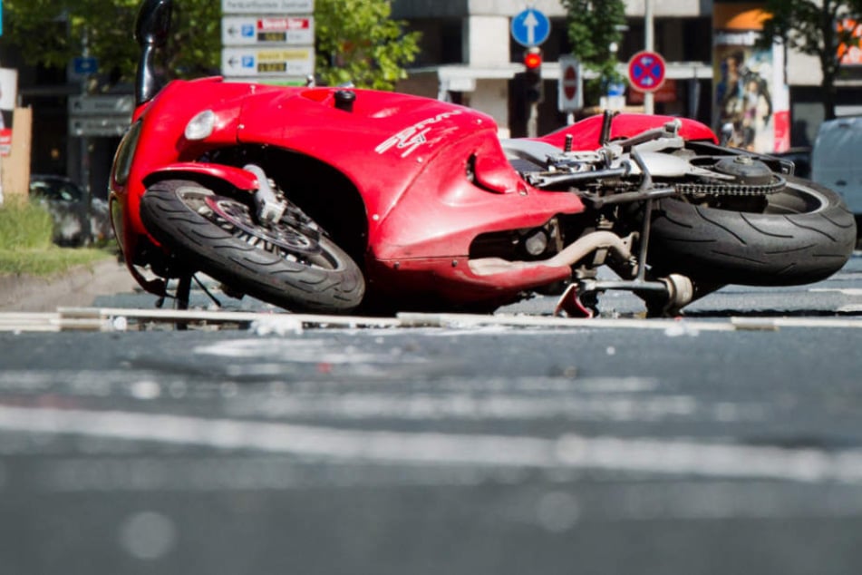 Nach der Winterpause überschätzen sich laut Polizei viele Biker. (Symbolbild)