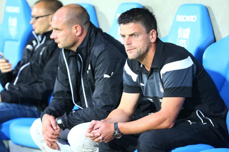 Coach Torsten Ziegner (r.) hat
immer mehr Freude am Spiel und den Ergebnissen seiner Mannschaft.