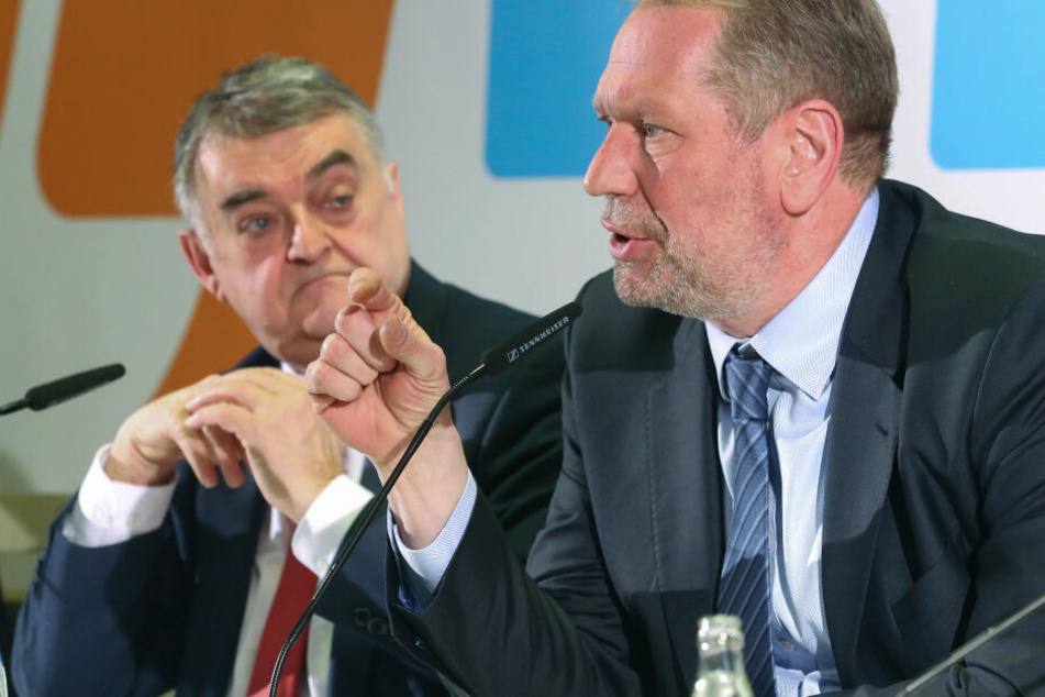 Essens Polizeipräsident Frank Richter (rechts) mit NRW-Innenminister Herbert Reul (CDU, links).