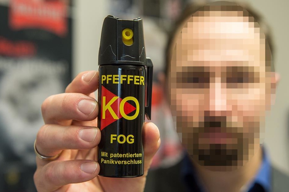 Die Polizisten konnten die Attacken des betrunkenen Mannes abwehren. (Symbolbild)
