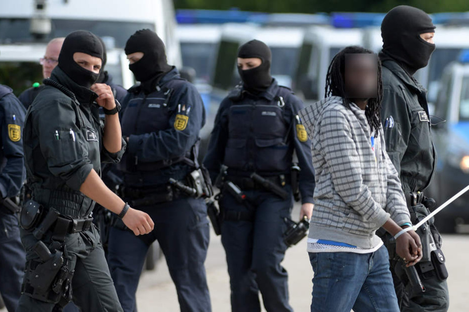 Die Polizei war am vergangenen Donnerstag mit Dutzenden Einsatzkräften in Ellwangen.