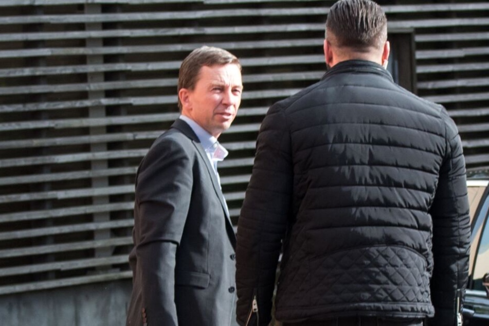 Bernd Lucke muss erneut die Vorlesung an der Universität Hamburg abbrechen.
