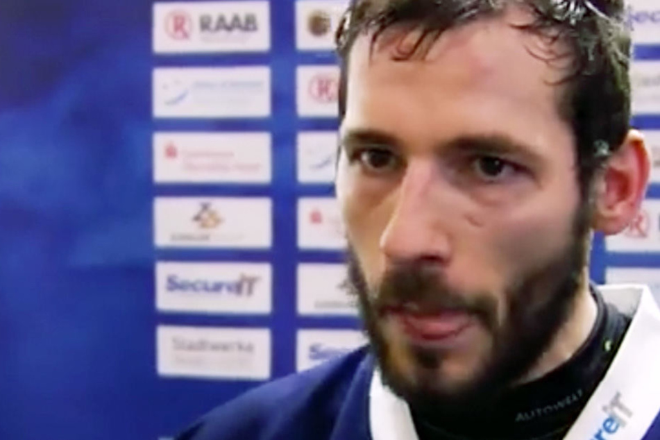 Marcel Waldowsky (32) redet sich nach einer Niederlage seines Teams richtig in Rage.
