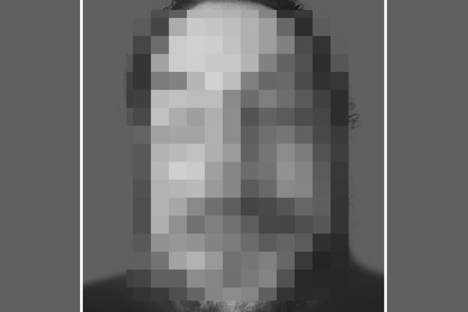 Da der Tote identifiziert wurde, zeigt TAG24 ihn verpixelt.
