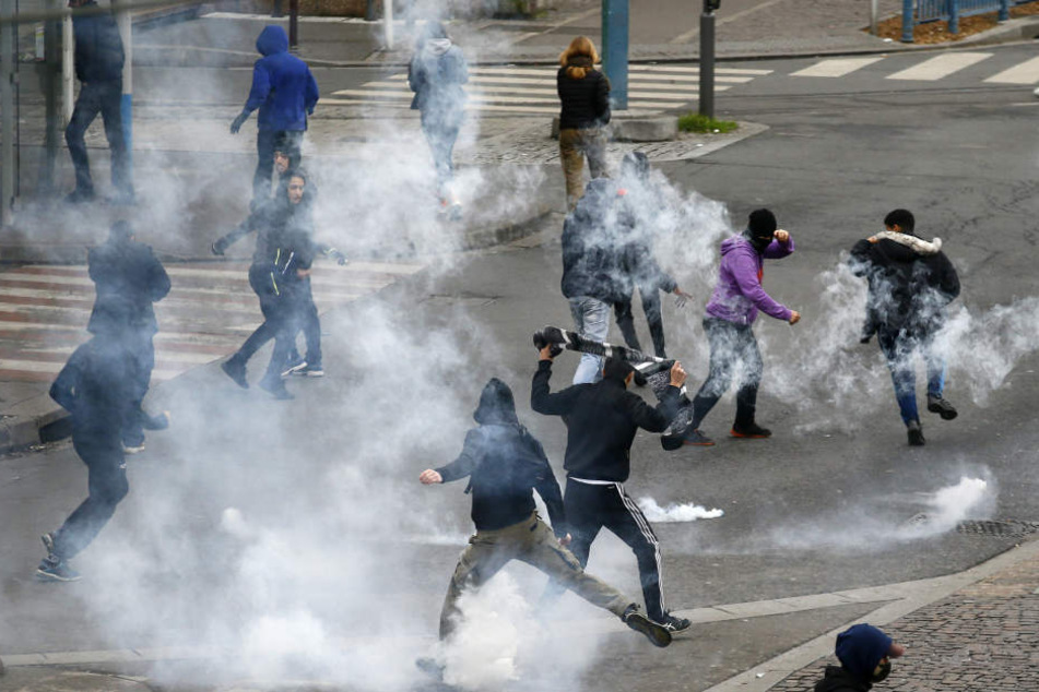 In Bobigny ist es wieder zu Ausschreitungen gekommen.